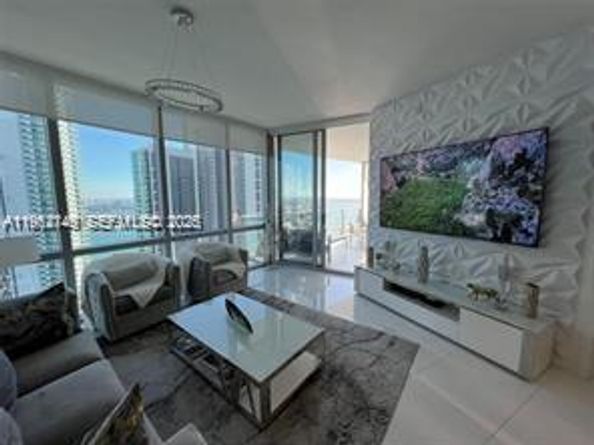 851 NE 1st Avenue 3903, Miami FL 33132