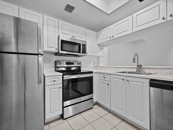 2804 Sarento Place 303, Palm Beach Gardens FL 33410