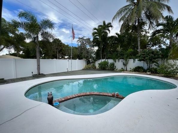 6890 NW 31st Way, Fort Lauderdale FL 33309