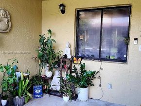 327 Lakeview Drive 103, Weston FL 33326