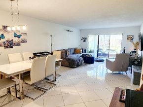 327 Lakeview Drive 103, Weston FL 33326