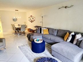 327 Lakeview Drive 103, Weston FL 33326