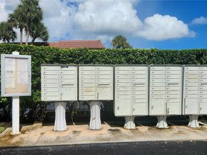 327 Lakeview Drive 103, Weston FL 33326