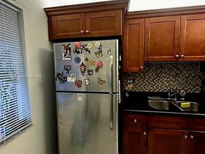 327 Lakeview Drive 103, Weston FL 33326