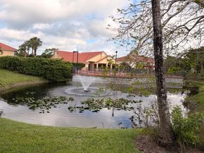 5661 Riverside Drive 203b7, Coral Springs FL 33067
