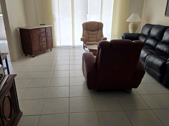 571 SW 142 Ave 106, Pembroke Pines FL 33027