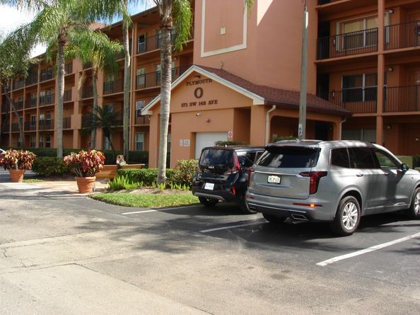 571 SW 142 Ave 106, Pembroke Pines FL 33027