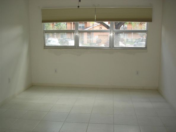 571 SW 142 Ave 106, Pembroke Pines FL 33027