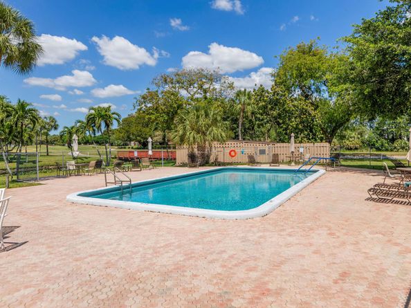9440 Tangerine Place 102, Davie FL 33324