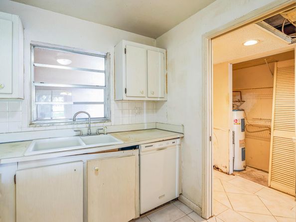 9440 Tangerine Place 102, Davie FL 33324