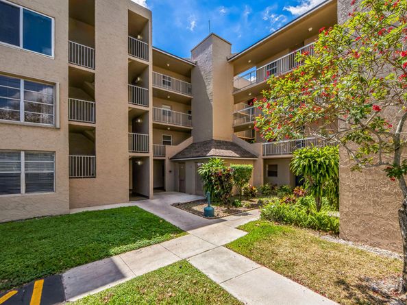 9440 Tangerine Place 102, Davie FL 33324