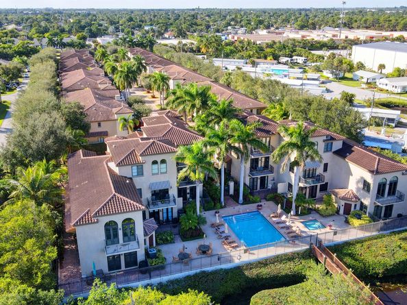 810 Via Villagio, Hypoluxo FL 33462