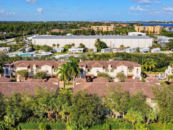 810 Via Villagio, Hypoluxo FL 33462