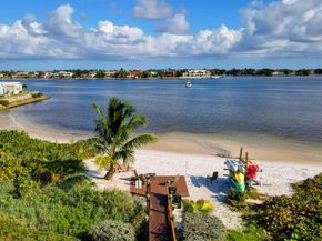 810 Via Villagio, Hypoluxo FL 33462