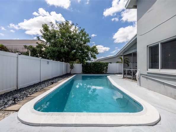 1750 NE 55th St, Fort Lauderdale FL 33334