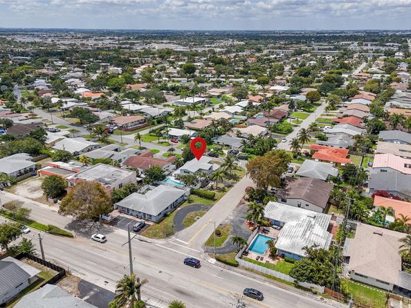 1750 NE 55th St, Fort Lauderdale FL 33334