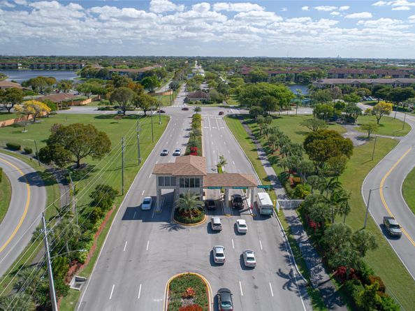 12600 SW 5th Ct 410 L, Pembroke Pines FL 33027