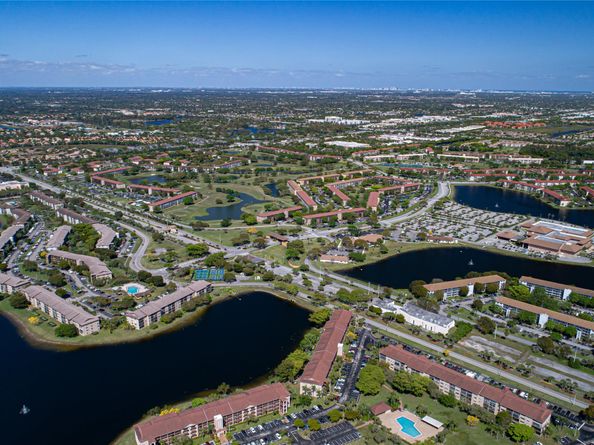 12600 SW 5th Ct 410 L, Pembroke Pines FL 33027