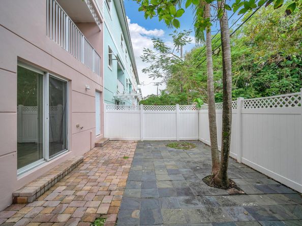 477 NE 1 Street, Pompano Beach FL 33060