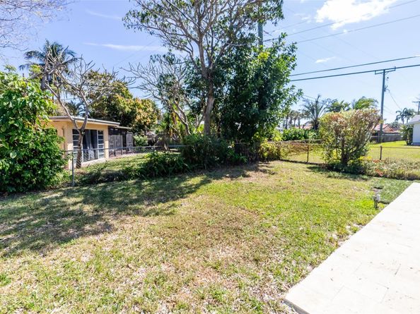 1104 SE 7th Street, Deerfield Beach FL 33441