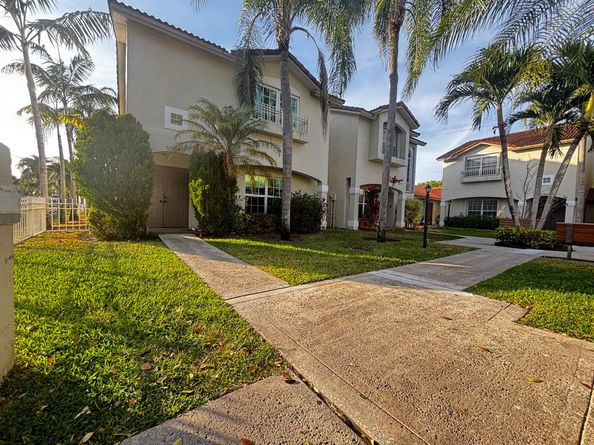 10843 NW 8th St 10843, Pembroke Pines FL 33026