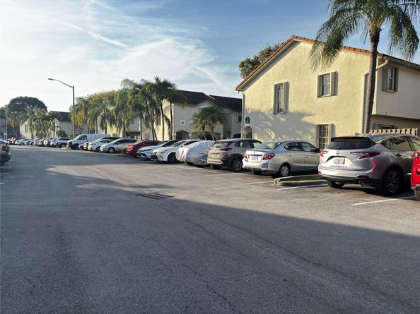 10843 NW 8th St 10843, Pembroke Pines FL 33026