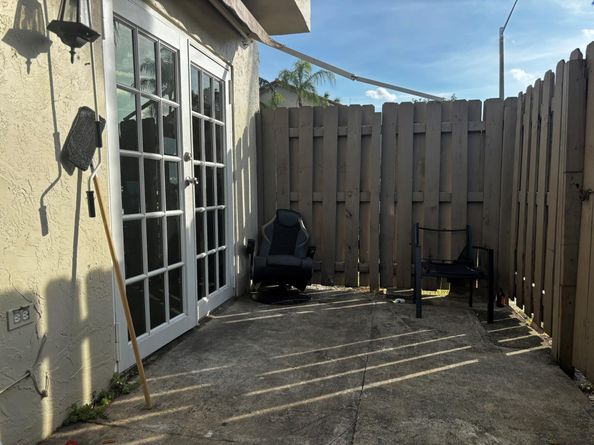 10843 NW 8th St 10843, Pembroke Pines FL 33026