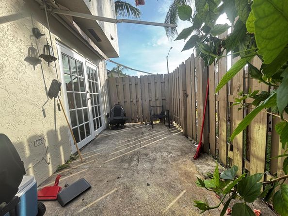 10843 NW 8th St 10843, Pembroke Pines FL 33026