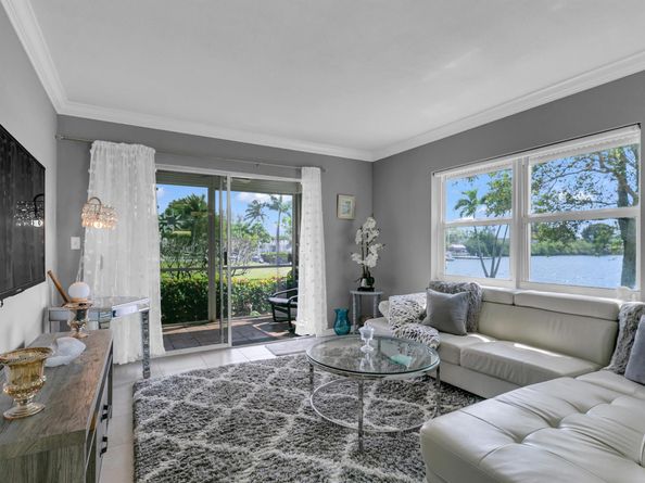 960 Crystal Lake Drive 115, Pompano Beach FL 33064