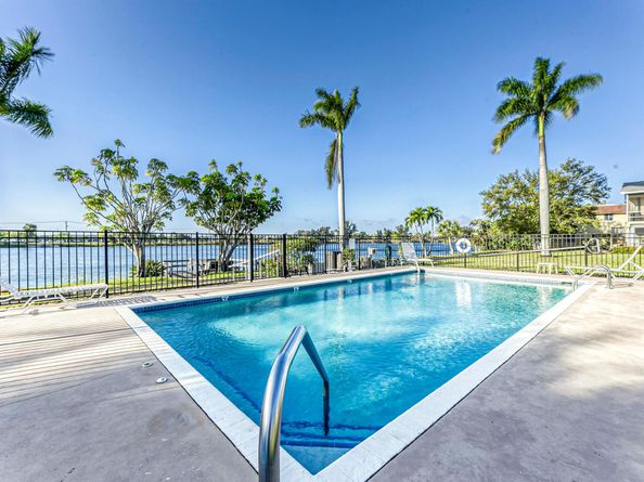 960 Crystal Lake Drive 115, Pompano Beach FL 33064