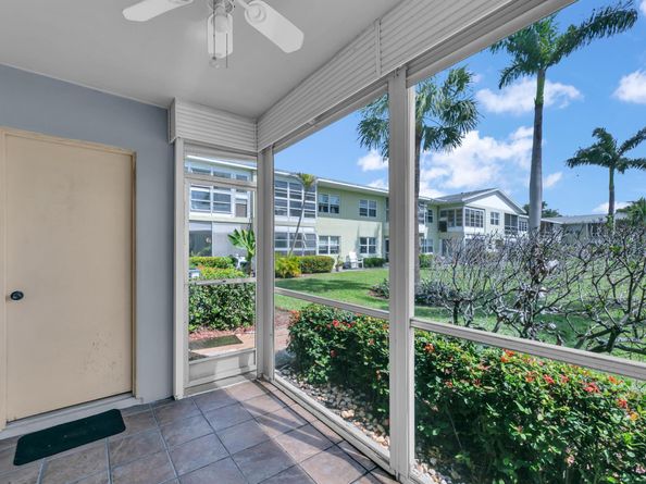 960 Crystal Lake Drive 115, Pompano Beach FL 33064