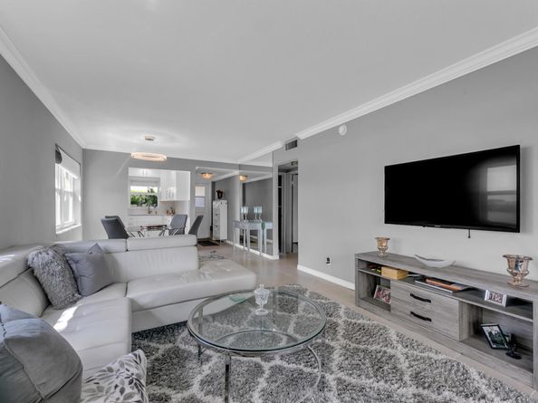 960 Crystal Lake Drive 115, Pompano Beach FL 33064