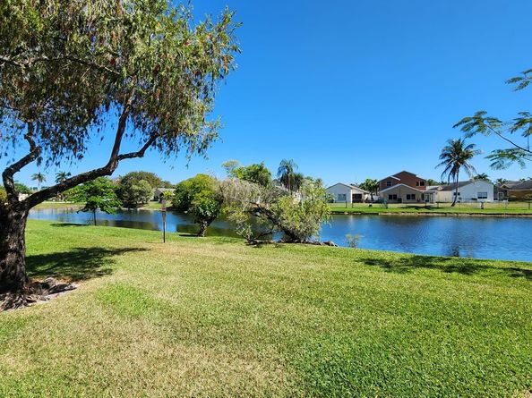 15710 E Waterside Cir 101, Sunrise FL 33326