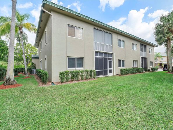 7919 E Exeter Blvd 102, Tamarac FL 33321