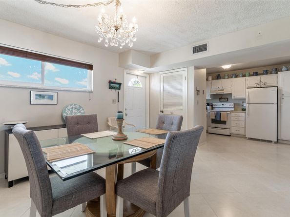 671 S Hollybrook Dr 306, Pembroke Pines FL 33025