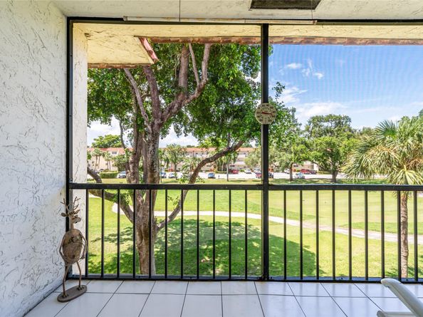 671 S Hollybrook Dr 306, Pembroke Pines FL 33025