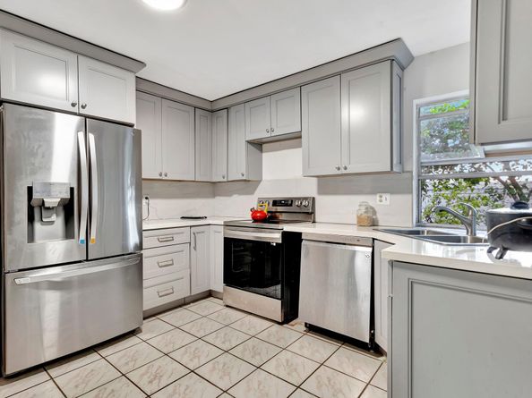 8001 NW 3rd Place, Margate FL 33063