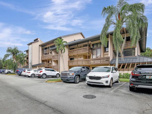 141 SW 96th Terrace 302, Plantation FL 33324