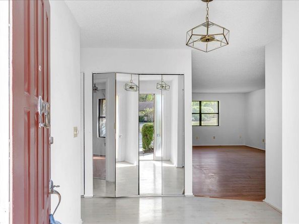 7 Bay Cedar Court, Royal Palm Beach FL 33411