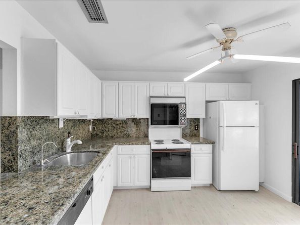 7 Bay Cedar Court, Royal Palm Beach FL 33411