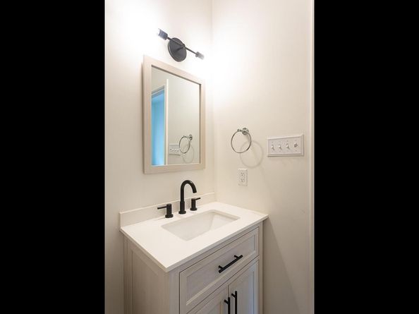 1404 Norwalk LN 212, Austin TX 78703