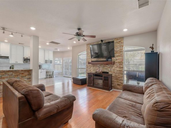 16805 Willow Oak LN, Round Rock TX 78681
