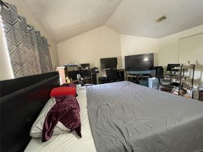 7700 Creekbend DR 104, Houston TX 77071