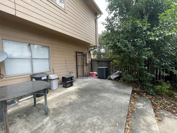 7700 Creekbend DR 104, Houston TX 77071