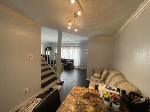 7700 Creekbend DR 104, Houston TX 77071