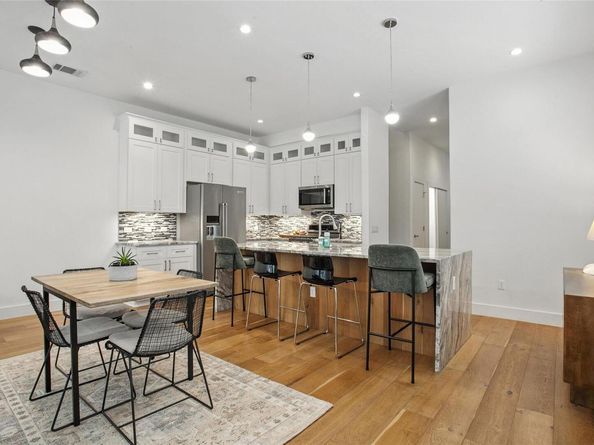 5402 Woodrow Ave B, Austin TX 78756