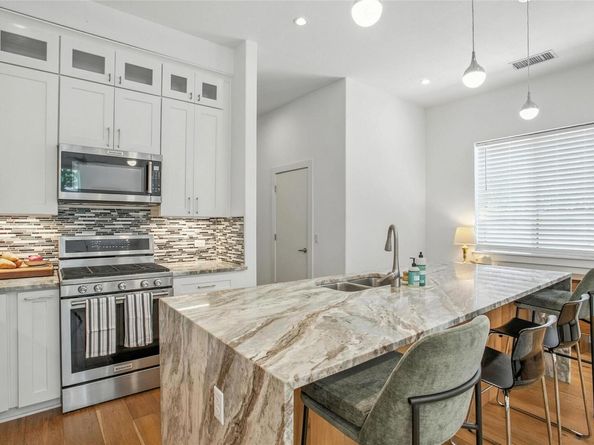 5402 Woodrow Ave B, Austin TX 78756