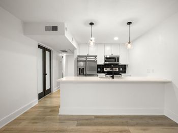 909 Reinli ST