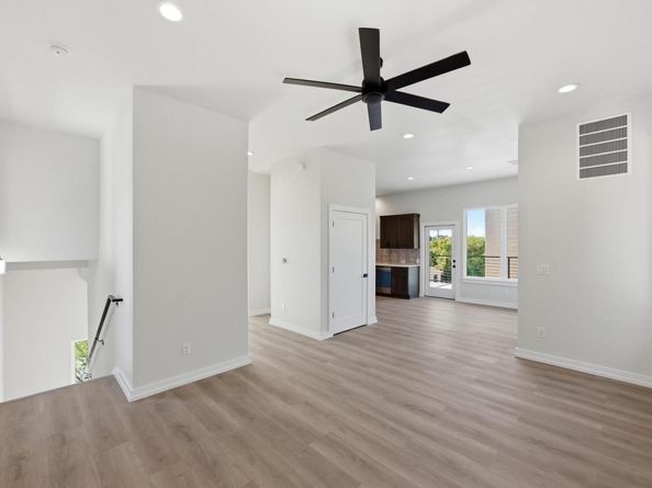 2309 Montopolis DR 6, Austin TX 78741