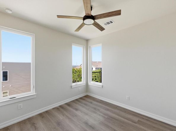 2309 Montopolis DR 6, Austin TX 78741